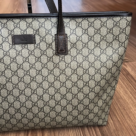 A313- ๐ฏ% authentic Gucci shoulder bag - Picture 6 of 16